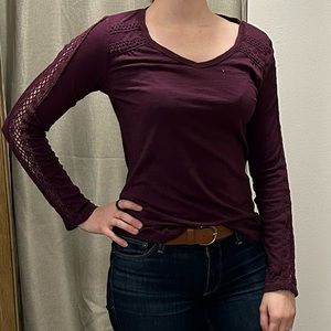 Plum long sleeve V-neck tshirt with lace sleeve detail